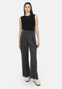 Top - black