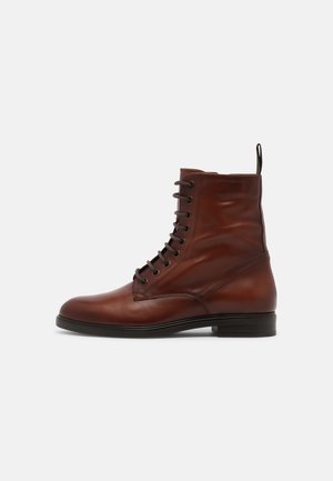 Stivaletti stringati - cognac