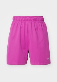 Pantalones cortos deportivos rosa hechos de un tejido ligero con una cinturilla elástica. Presentan un pequeño logo blanco de Nike en el lado inferior derecho.