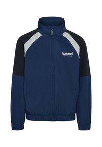 Marinblå sportjacka med hög krage, grå och svarta detaljer, dragkedjestängning, ribbade manschetter och logotyp på vänster bröst.