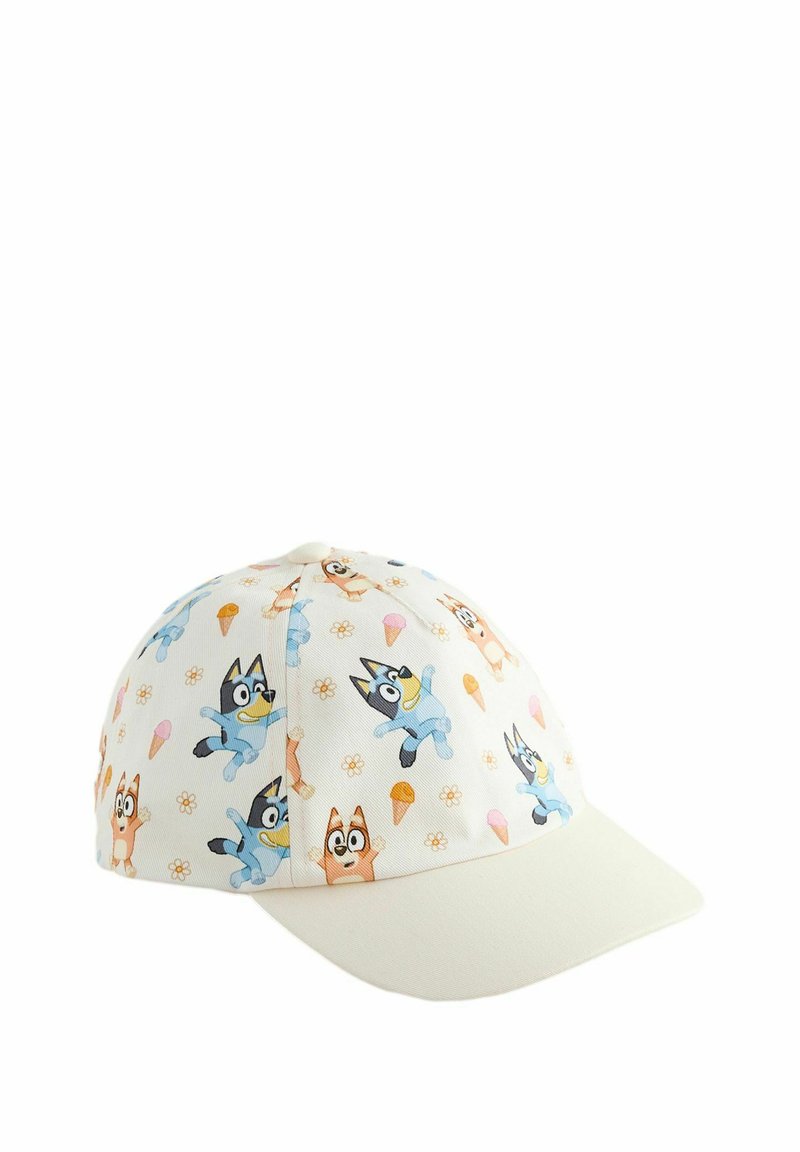 Casquette de baseball en coton avec un fond blanc, présentant des personnages de chiens en cartoon colorés, des cornets de glace et des fleurs dans un motif répétitif.