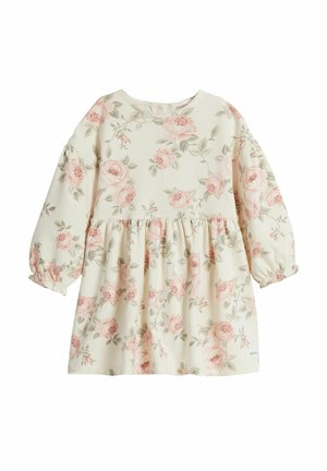 Krämfärgad klänning i tyg med en veckad kjol, långa ärmar och ett blommönster med rosa rosor och gröna blad. Rund halsringning.