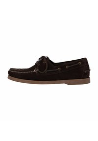 Bruine suède boot schoen met een ronde neus, witte stiksels en een bruine rubberen zool. Voorzien van een vetersluiting met metalen oogjes en accenten.