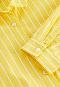 Next OVERSIZED - Paitapusero - yellow stripe