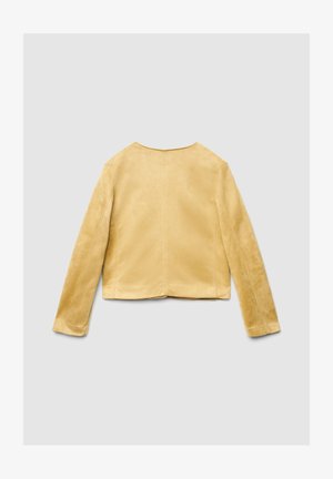 Gelbe Jacke aus Kunstwildleder mit glatter Textur, kürzerem Schnitt und langen Ärmeln. Verfügt über einfache Nähte und einen runden Ausschnitt.