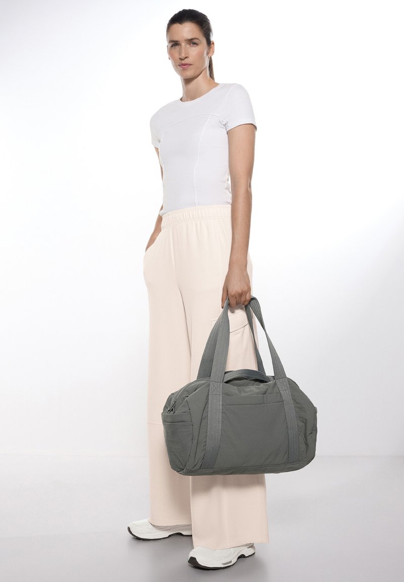 OYSHO - BOWLING - Sports bag - green, Enlarge