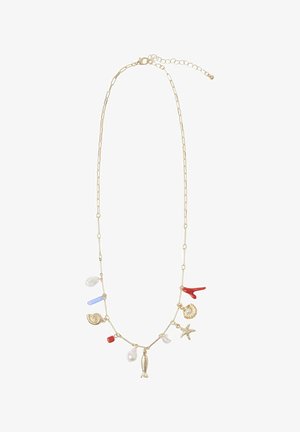 Guldhalskæde med havtema-vedhæng, herunder søstjerne, musling, fisk, rød koral, perler samt blå og røde perler.
