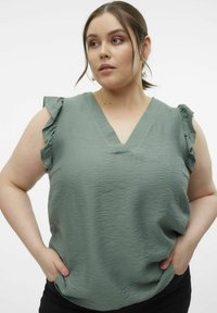 Vero Moda Curve CURVE VMCNATJA - Camicetta - laurel wreath