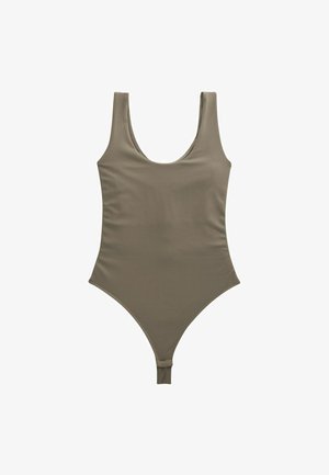Costum de baie o singură piesă, culoare khaki, cu decolteu rotund, picioare înalte și un material neted și elastic. Include un închizător la spate pentru ajustare.