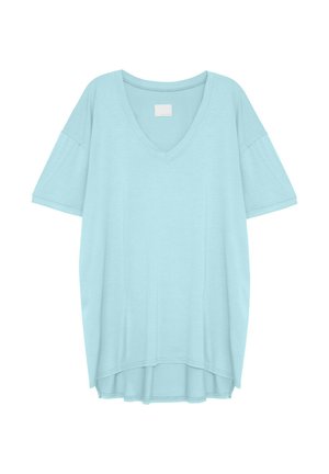 Jasnoniebieska, oversize, t-shirt z dekoltem w serek, z krótkimi rękawami i dłuższym tyłem. Wykonana z miękkiego materiału o gładkiej teksturze.