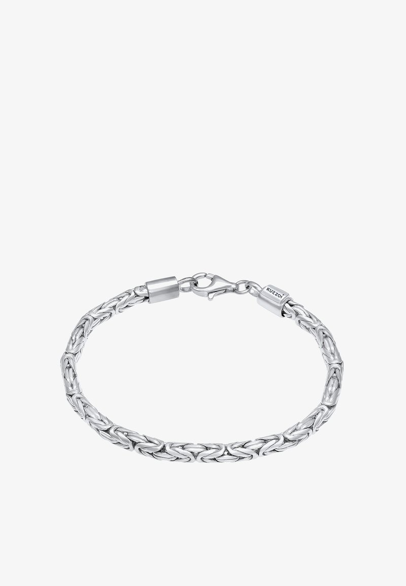 Silbernes Kettenarmband mit geflochtenem Design, ausgestattet mit einem Karabinerverschluss und glatter Oberfläche. Die Glieder sind ineinander verwoben und schaffen ein poliertes Finish.