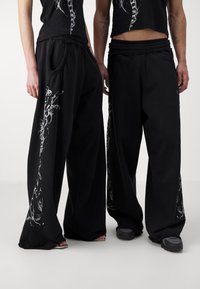 Jaded London LAZY WILLY MONSTER JOGGER UNISEX - Calças de fato de treino - black