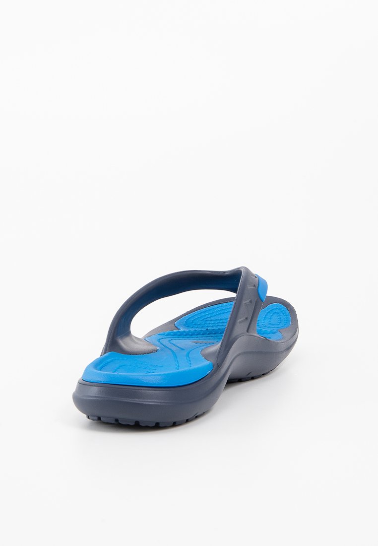 Blauwe en grijze flip-flop met een gebogen voetbed, rubberen buitenzool en een tussenstukband voor een veilige pasvorm en comfort.