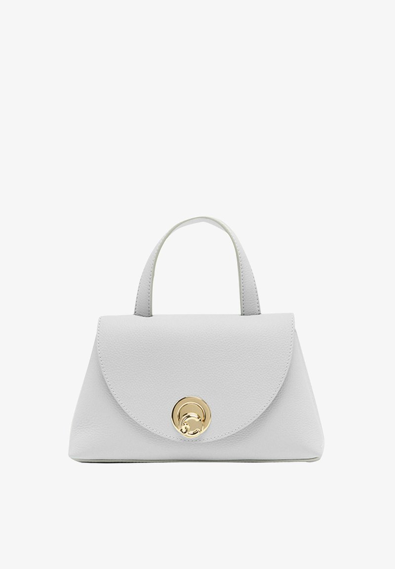 Borsa in pelle bianca con una linguetta curva, dotata di una chiusura circolare dorata e due manici corti per un facile trasporto.