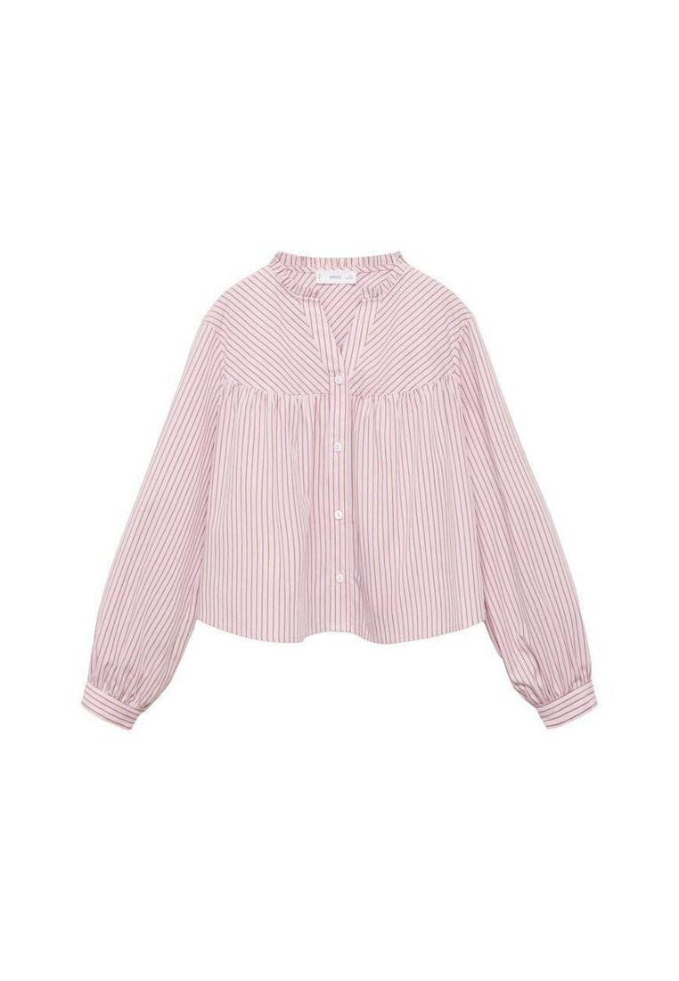 Ružičasta i bijela prugasta bluzica s okruglim izrezom, zatvaranjem na gumb i dugim rukavima. Izrađena od laganog materijala, s naboranim dizajnom.