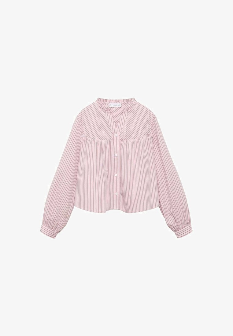 Ružičasta i bijela prugasta bluzica s okruglim izrezom, zatvaranjem na gumb i dugim rukavima. Izrađena od laganog materijala, s naboranim dizajnom.