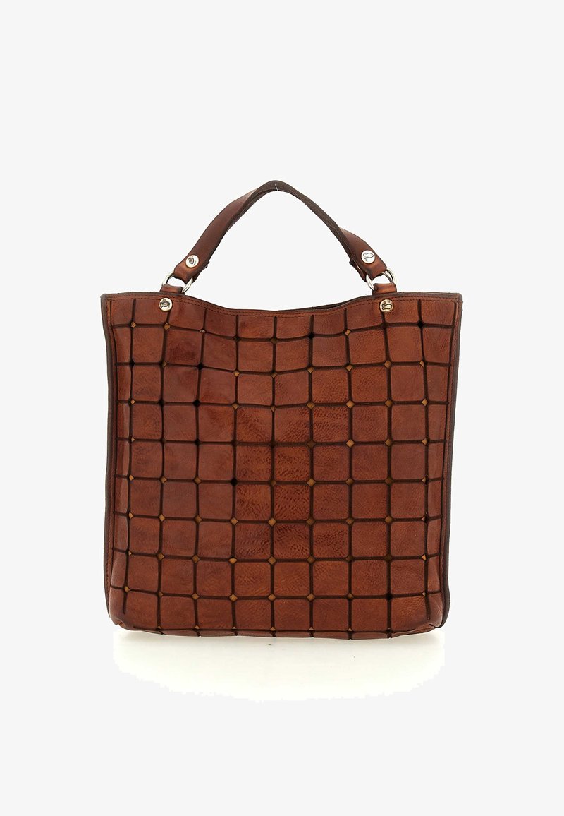 Borsa tote in pelle marrone con un motivo tessuto testurizzato, caratterizzata da un design a griglia quadrata e manici doppi con dettagli metallici.