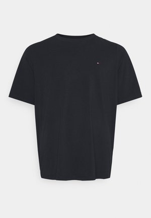 Zwart katoenen T-shirt met korte mouwen, ronde hals en een klein logo detail op de linkerborst. Strak, eenvoudig ontwerp. Geen patronen of accenten.