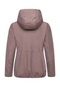 Chaqueta aislante rosa con capucha, que cuenta con una cintura ajustada y puños elásticos. Textura suave, diseño ligero. Sin cierres visibles.