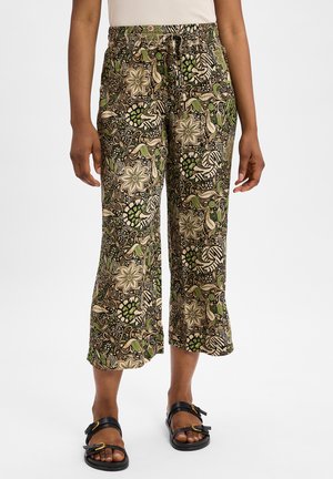 Palazzo-Hosen aus gemustertem Stoff mit floralen und Blattmotiven in Grün, Beige und Schwarz; elastischer Bund und kurze Länge.