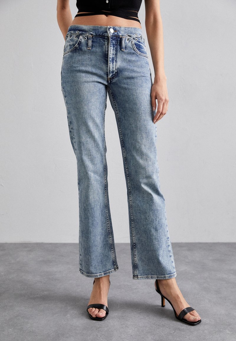 maje - PARFAITEYE - Jeans Straight Leg - bleu, Forstør