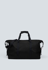 Borsa a duffel nera realizzata in materiale lucido. Caratterizzata da manici doppi e una tracolla regolabile. Logo impresso sulla tracolla. Chiusura a zip.