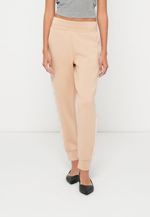 Guess NEW VICTOIRE PANT - Pantalon de survêtement - cameo beige