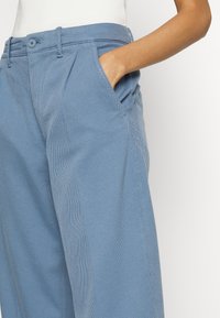DRYKORN Tygbyxor - blue