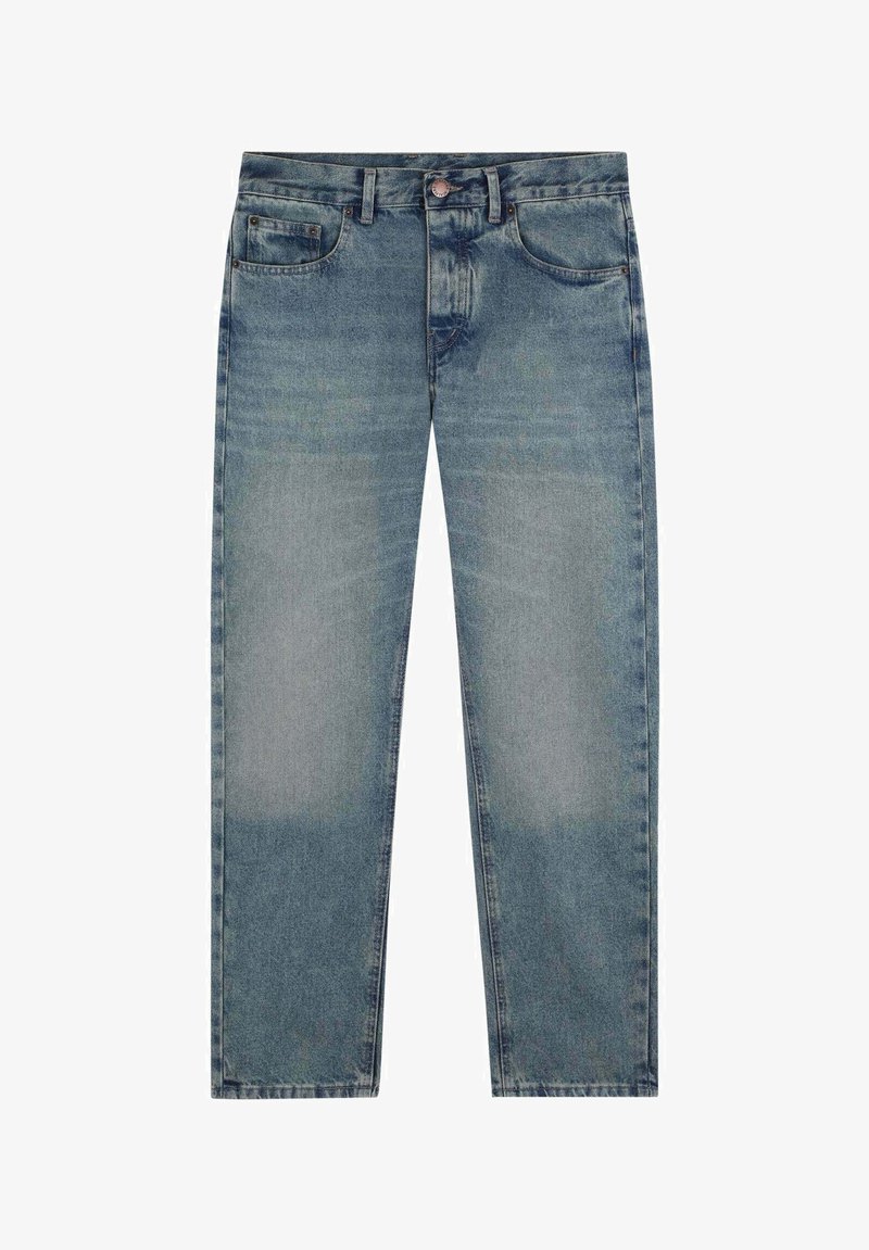 Jeans de mezclilla de lavado claro con un diseño de pierna recta, que cuentan con cinco bolsillos, cierre de botón y un ligero desvanecimiento en la parte frontal.