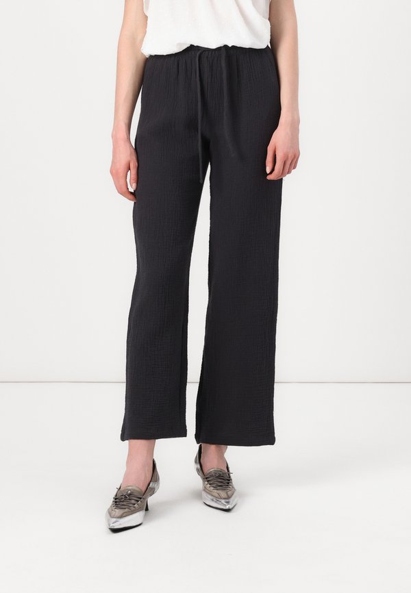 JDYTHEIS LIFE WIDE PANT - Trousers - phantom