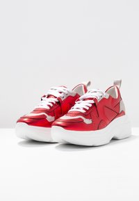 Kennel + Schmenger Trainers - red