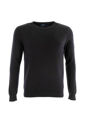 Suéter negro de punto con cuello redondo, mangas largas, puños y bajo acanalados, textura suave, con un pequeño logo en la manga.