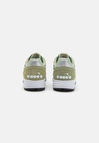 Diadora N902 UNISEX - Trainers - olivine/sage