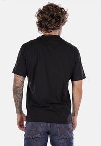 EA7 Emporio Armani T-shirt con stampa - nero
