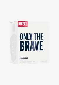 Emballage en boîte blanche pour le parfum Diesel, avec un texte bleu vif "ONLY THE BRAVE" et un logo rouge. Contient 35 ml d'eau de toilette.
