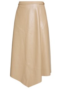 Beige nahkahelma, jossa on sileä pinta, korkeavyötäröinen malli ja epäsymmetrinen helma, joka ulottuu pidemmäksi toiselta puolelta.