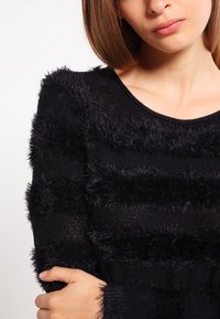 ONLY Stickad tröja - black