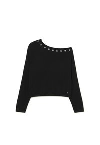 Top negro de manga larga con un escote asimétrico que presenta detalles de ojales plateados a lo largo del cuello.