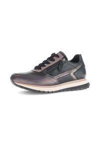 Zwarte en metallic paarse sneaker met zwarte veters, rits aan de zijkant, beige tussenzool en gestructureerde zwarte buitenzool.