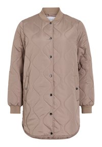 Beżowa pikowana kurtka typu bomber z prążkowanym kołnierzem, zapięciem na zatrzaski, bocznymi kieszeniami oraz fakturą falistego wzoru na tkaninie.