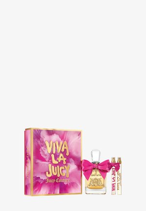 Coffret parfum Viva La Juicy avec boîte rose et or, grand flacon en verre avec nœud rose, et deux petits flacons vaporisateurs avec nœuds roses.
