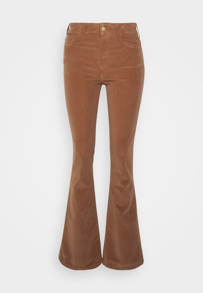 Pantalons en velours côtelé marron évasés avec une taille haute, poches avant et fermeture à bouton, présentant une finition douce et texturée.