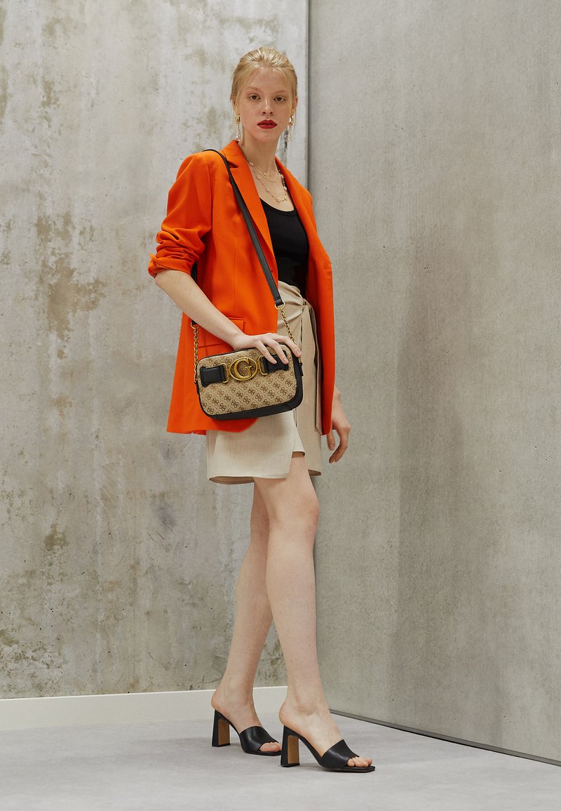 Guess AVIANA CAMERA BAG Across body bag latte/black/beige Zalando.co.uk