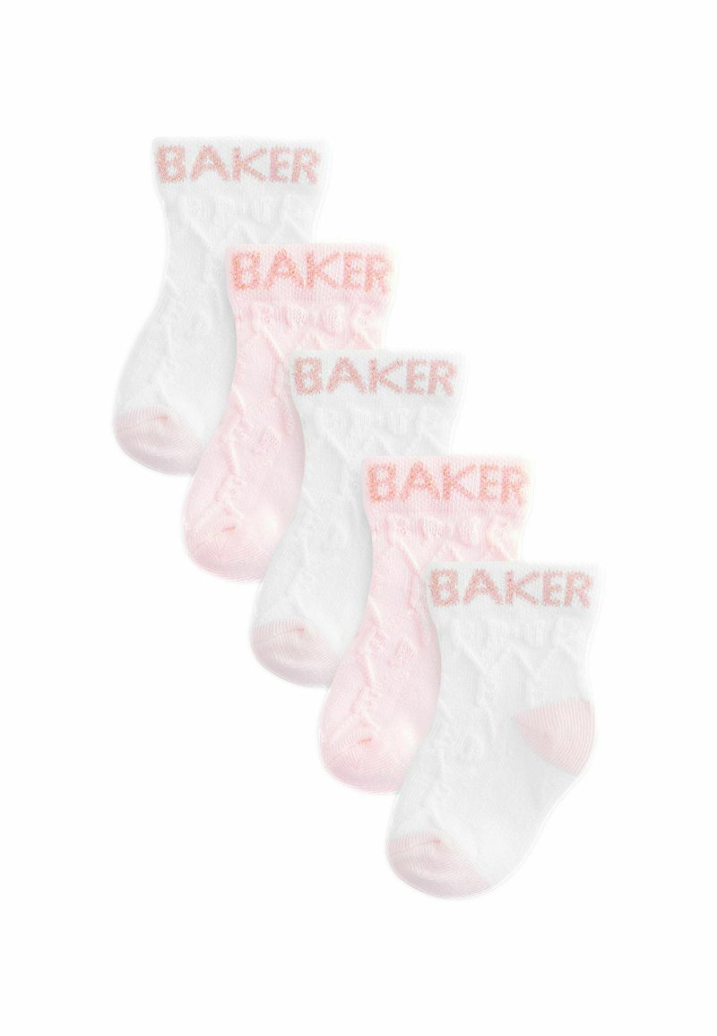 Cinque paia di calzini corti in bianco e rosa, con motivi testurizzati e la scritta "BAKER" stampata in rosa sul polsino. Materiale leggero.