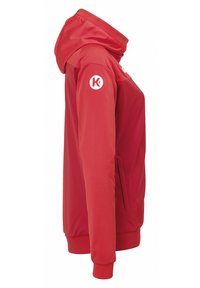 Sweat-shirt à zip rouge avec capuche, fabriqué en tissu lisse. Présente un logo sur la manche gauche et des poches latérales, avec des poignets et un ourlet côtelés.