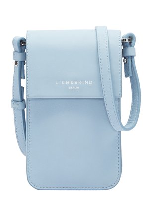 Borsa a tracolla in pelle azzurro chiaro con chiusura a pattina, tracolla regolabile e logo "LIEBESKIND BERLIN" in rilievo sul davanti. Texture liscia.