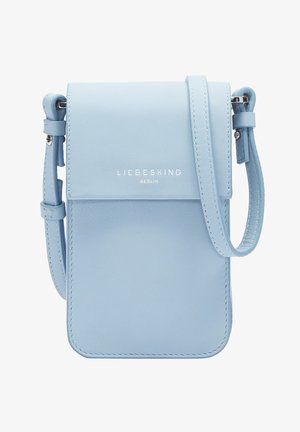 Borsa a tracolla in pelle azzurro chiaro con chiusura a pattina, tracolla regolabile e logo "LIEBESKIND BERLIN" in rilievo sul davanti. Texture liscia.