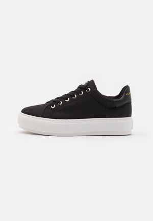 Sneakers - black