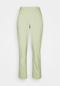Pantalon vert clair avec une texture lisse, coupe droite et taille mi-haute. Il présente une ceinture simple sans éléments métalliques apparents.