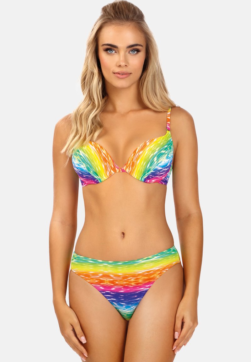 Wielokolorowy zestaw bikini składający się z wzorzystego stanika z wyjmowanymi miseczkami i regulowanymi ramiączkami; dopasowane majtki o wysokim kroju.